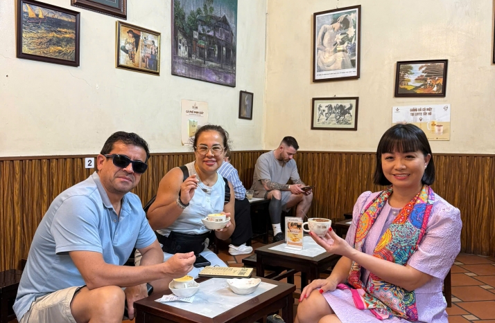 Hanoi-con-guia